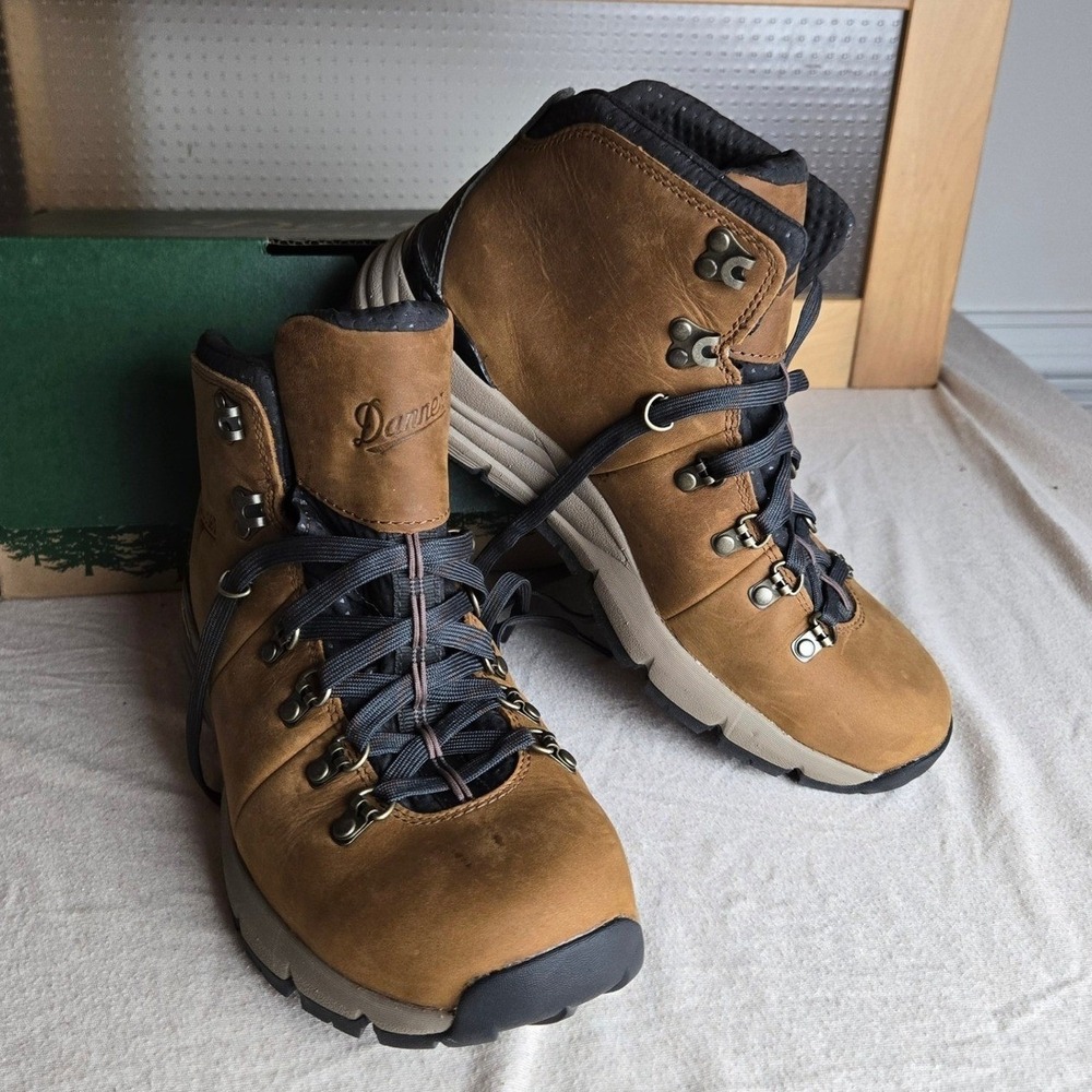 Danner Mountain 600 Hiking Boots Mens 8 Waterproof Leather Vibram NEW IN BOX